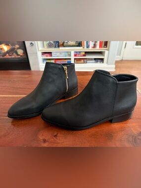 Nisolo Black Leather Ankle Boots with Gold Side Zip